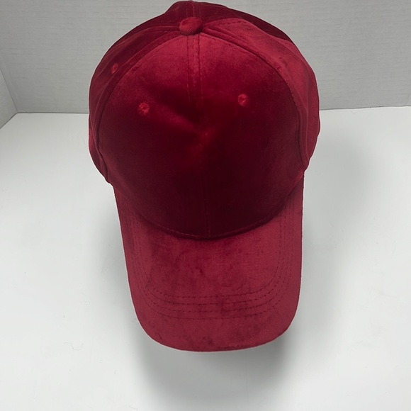 Accessories - Burgundy suede cap